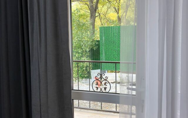 Mezhdu Gor Apartments