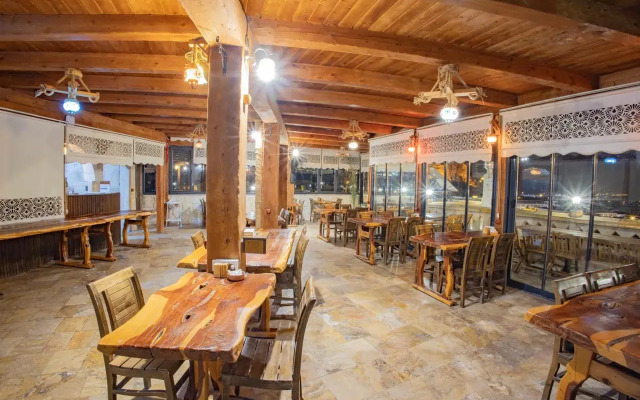 Отель Royal Cave