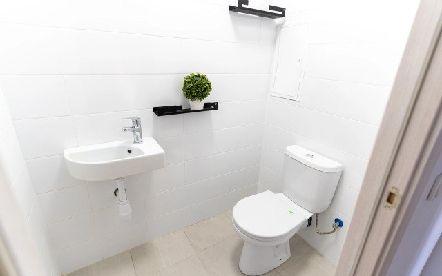 Апартаменты евротрёхкомнатные на Полимерном 13