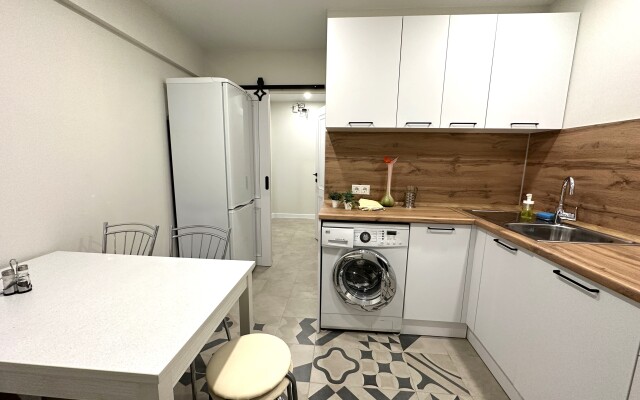Tsvet Morya Ulitsa Roz 2-Komnatnaya Flat