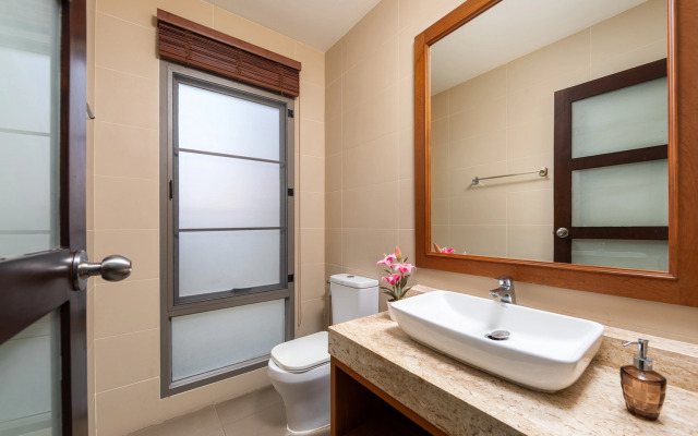 Вилла Nai Harn Pool Villa Bond