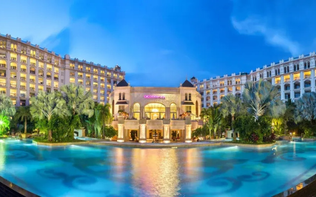 Отель Crowne Plaza Resort Sanya Bay
