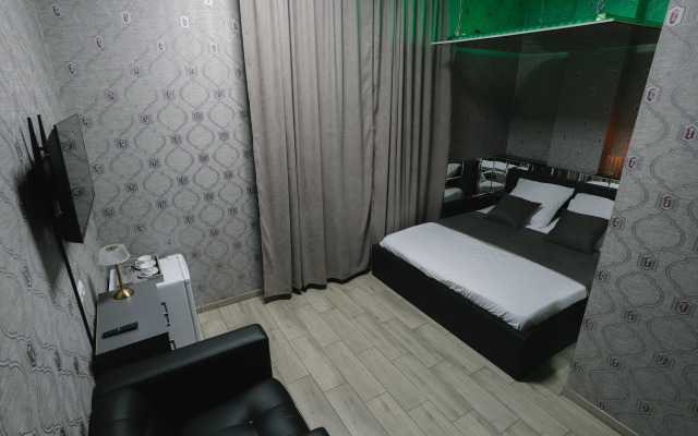 Black Out Hotel