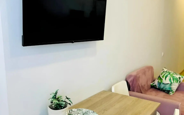 Apartamenty Uyutnaya 3kh Mestnaya Studiya S Balkonom Flat