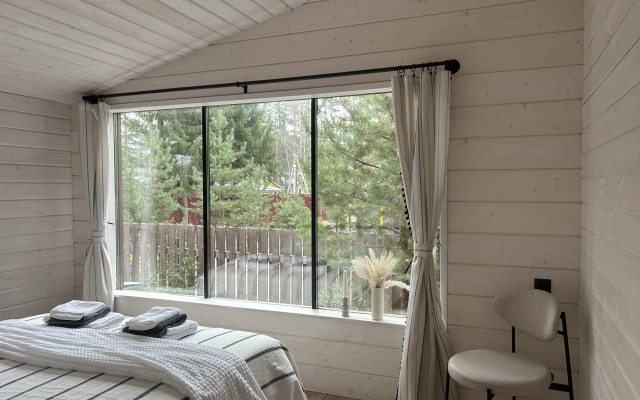 U Ozera S Terrasoy Sosnovy Dom Private house