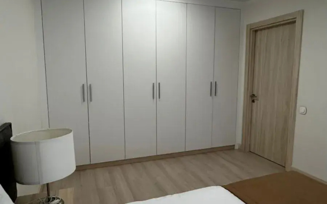 Apart-' Yes, apartments by botanical garden