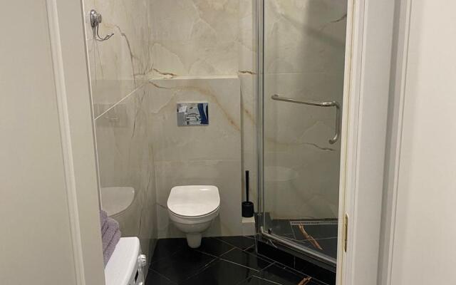 S Basseynom ZHK Metropol Apartments