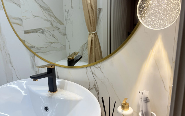 Dizaynerskaya S Vidom Na Reku Flat