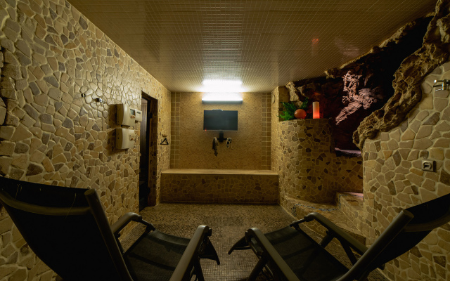 Holiday-In Guest house