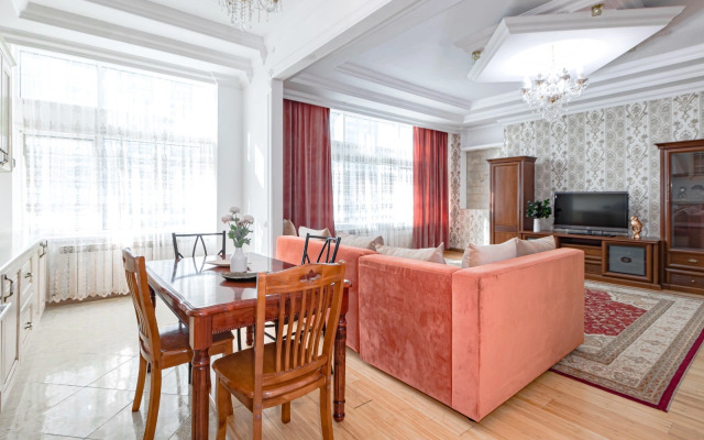 V Zolotom Kvadrate Apartments