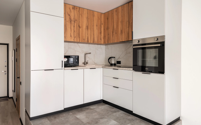 S Podiumom i vydvizhnoj krovat'yu dizajnerskaya Flat