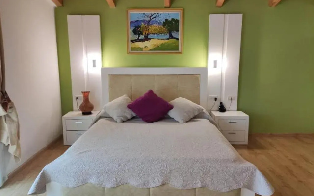 Отель White City