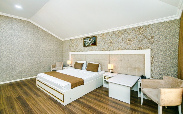 Maris Baku Hotel