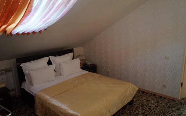 Renessans Hotel