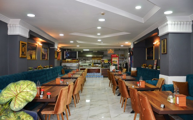 Отель The Lines