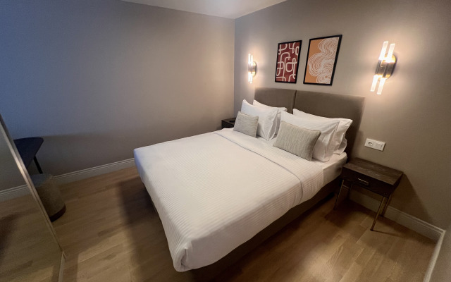 Weingart Suites Hotel