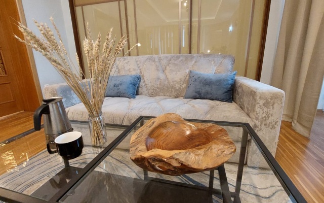 Семейные апартаменты в центре рядом с метро и набережной озера Кабан