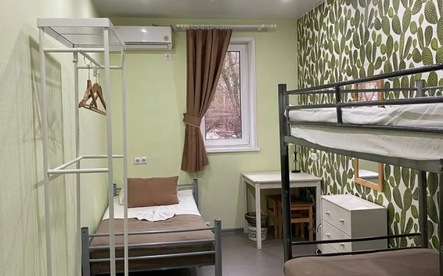 Zhivi i Puteshestvuy Hostel
