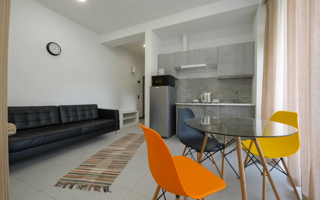 Квартира Студия с витражными окнами с видом на лес и горы