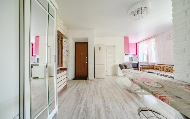 U Metro Akademicheskaya Dvukhkomnatnaya Flat