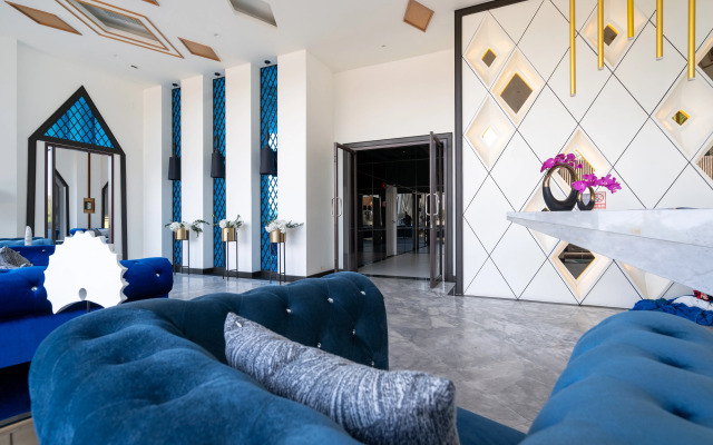 Aristo Beach Resort condo by Roominger Hotel