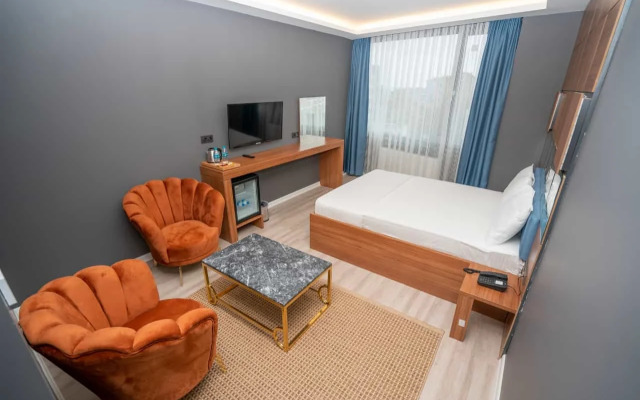 And Center Suite