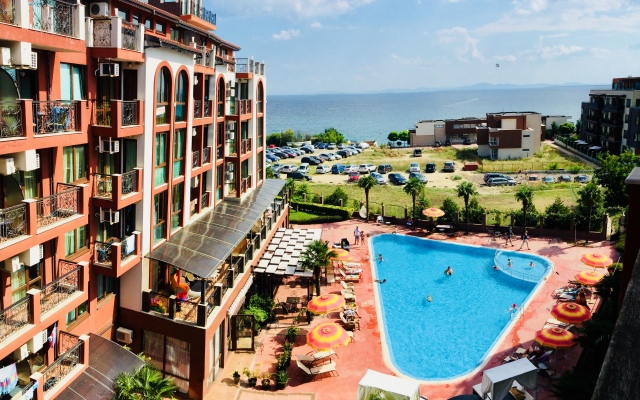 Chateau Del Marina Apartments