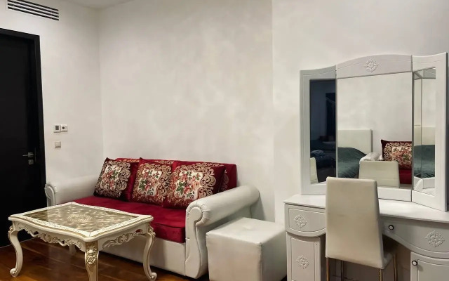 Trekhkomnatnye Mfk Oko Apartments