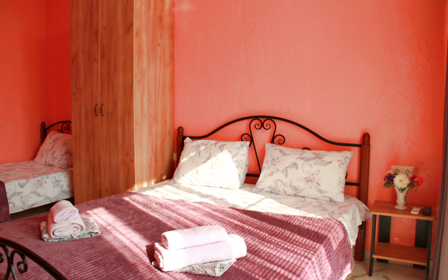 Rozovaya Laguna Guest House