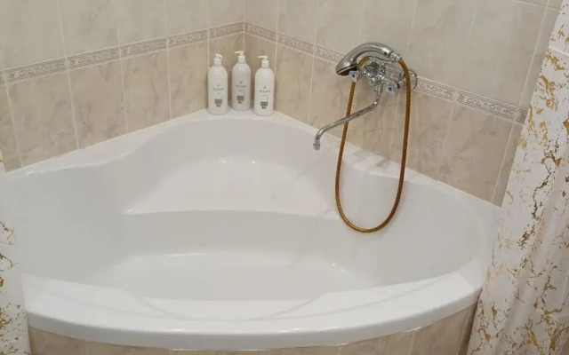 U Yekaterininskogo Dvortsa Flat