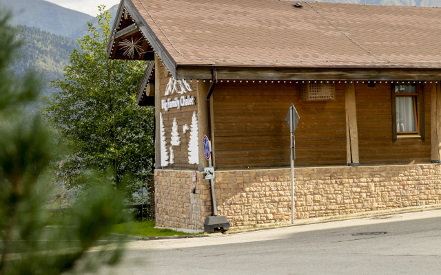 Шале Big Family Chalet with Jacuzzi