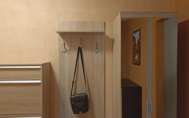 Tryohkomnatnaya Komfortnaya na Voejkova Flat