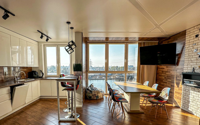 Апартаменты GEOMETRY - Просторная квартира с панорамным видом на реку в центре