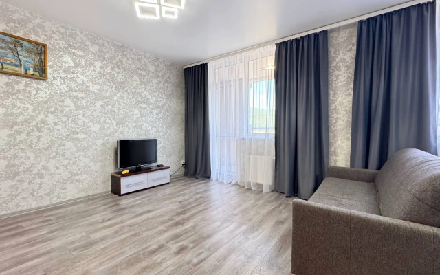 Uyutnaya Odnokomnatnaya s Panoramnym Balkonom Flat
