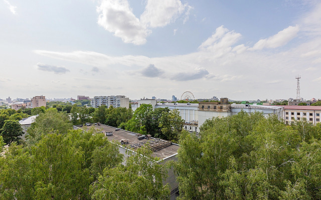 Metro Ploschad Pobedy v Samom Tsentre Flat