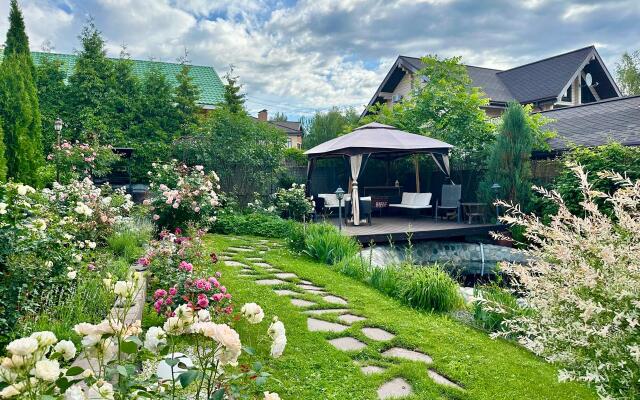 Verhnie Pechory Guest House