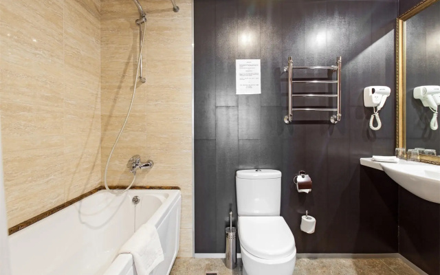 Budget Double room with limited view (full double bed) — фото 3