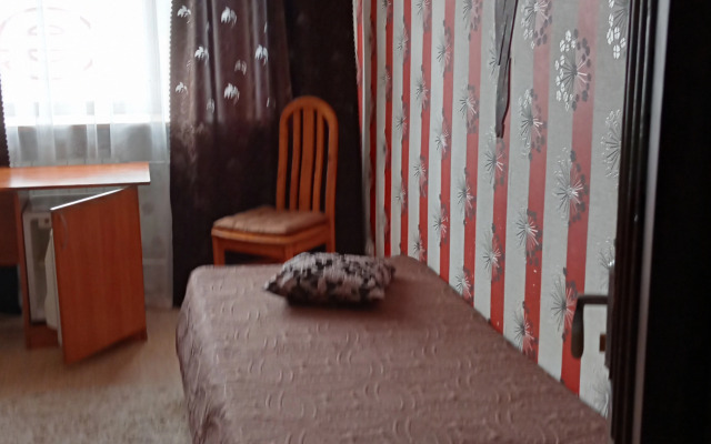 Меблированные комнаты Ваш Дом на Ленинградской (2 подъезд, кв. 32)