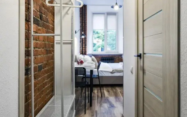 1 Revolyutsionnyij prospekt 25/12 Flat