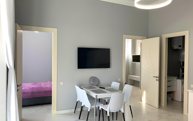 S Dizajnerskim Remontom Na 65 Let Pobedyi Apartments