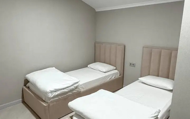 Апартаменты в Hoвом Клубном Домe с 4 Отдельными Спальнями