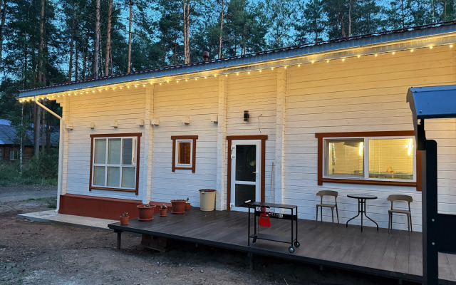 Частный дом Белый и сосны