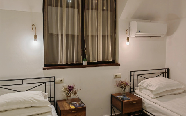 Blur Inn Gallery Hotel