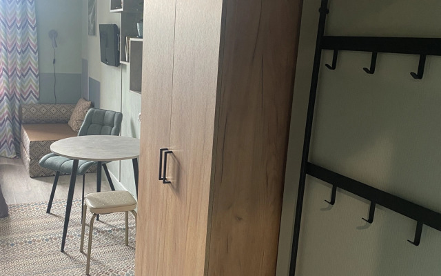 Komfortabelnie U Metro Okruzhnaya Apartments
