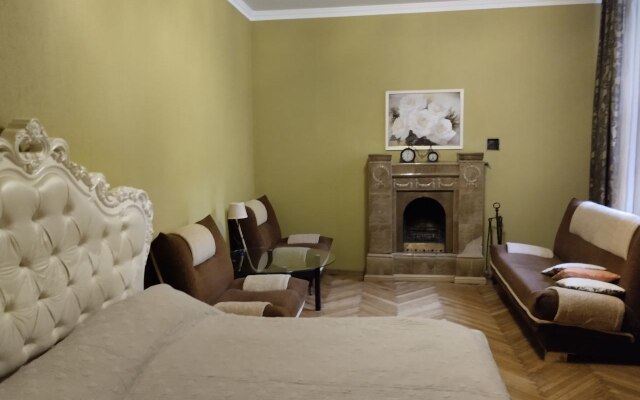 Muzyka Krysh Guest House