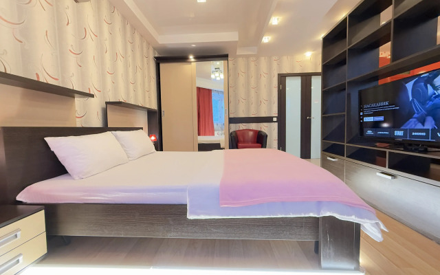 Tut Khorosho Na Surikova 53a 2 Flat