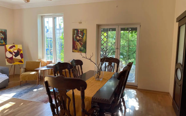 Dom Khudozhnika Private house