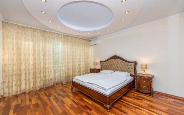 V Samom Tsentre Sochi Villa