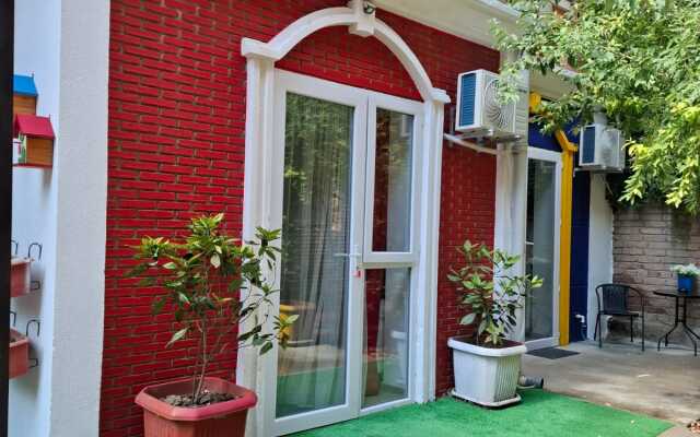 Апарт-отель Nebula's Red&White Apartment