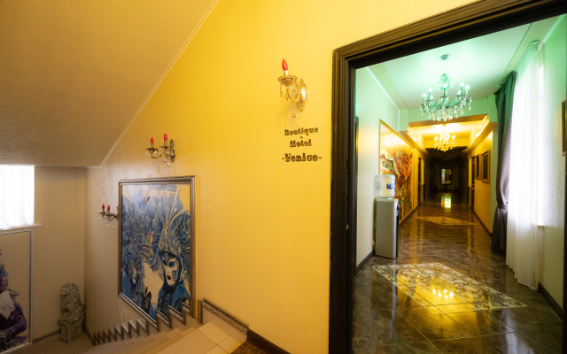 Venice Hotel